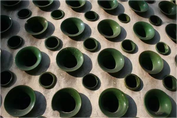 在先前对密集恐惧症的认识中,人们一般认为,密集恐惧来自于对孔洞内