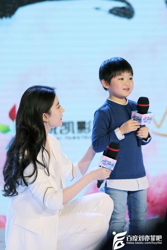 刘亦菲被赞"温柔妈妈",网友:当"妈"也这么美