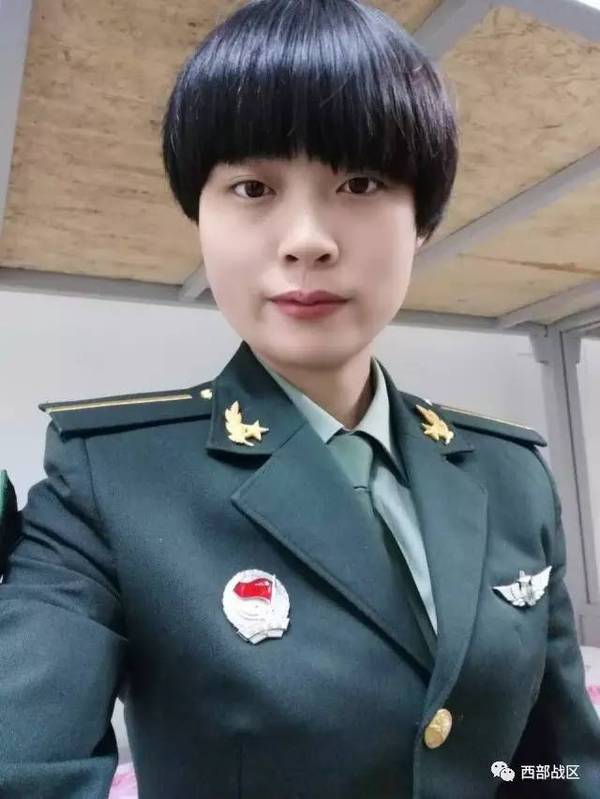 女兵证件照片常服图片