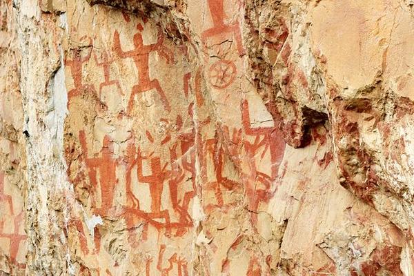 壮族古代崖壁画花山图片