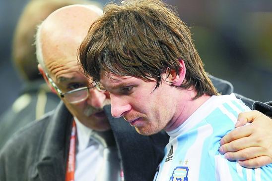 小跳蚤梅西,不是球王胜似球王的足坛纪录粉碎机!