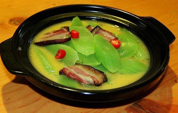 春天吃点腊肉不上火,就来个"莴笋烧腊肉"吧