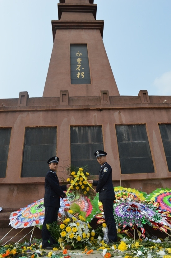 狮子山派出所开展"缅怀公安英烈 重温入警誓词"活动