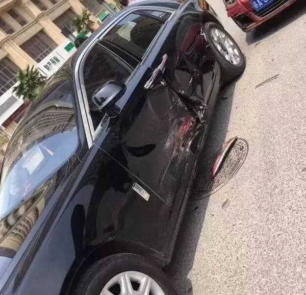 惊呆| 天价车祸!南昌一大众和劳斯莱斯剐蹭,车损可能高达30万!