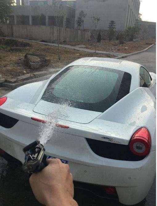 车主们在朋友圈花样晒豪车,最后一个亮了