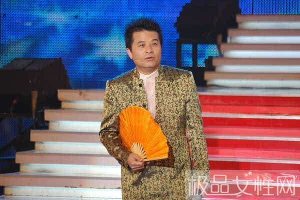 央视主持毕福剑老婆周彦宏是谁 揭秘周彦宏个人资料及相片