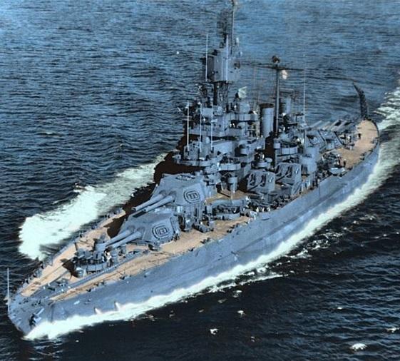 科罗拉多级战列舰标准排水量32500吨,8门4座双联装406mm口径的主炮,最