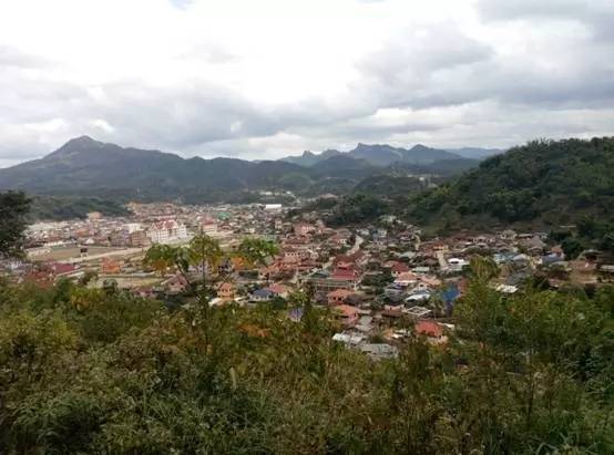 华潘省是老挝东北部的省份,相对老挝其他省份而言较冷,但空气质量很好