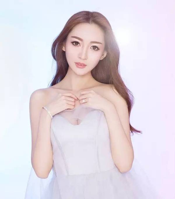 脱了胸罩就像脱了胸,那种感觉……你懂吗?