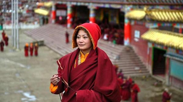 藏传佛教的女僧侣,藏区著名的色达五明佛学院和亚青寺等都兼有男女