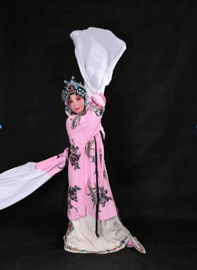 晋剧名家王万梅的高徒,"小万梅"崔晓红