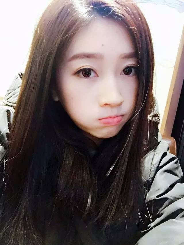 dota2解说陈娟爆火 这大长腿也是没谁了