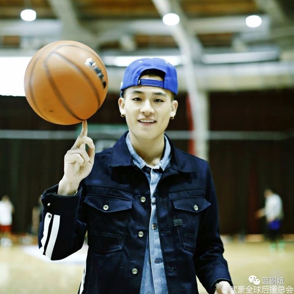 他可能是大陆球鞋最多的男星,金马影后都爱他!