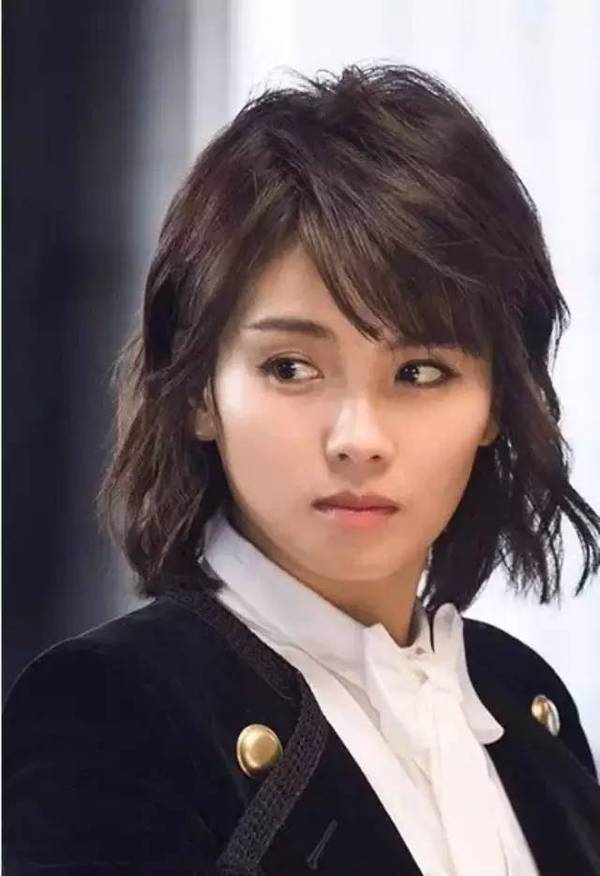 今年"c型刘海"很流行