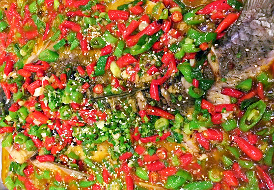 四星辣度 的跳水鱼一眼望去全是鲜椒