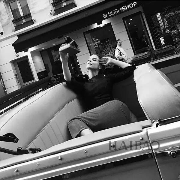 莉莉·奥尔德里奇 (lily aldridge) 和杰西卡·哈特 (jessica hart