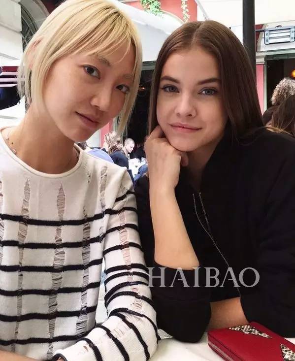 莉莉·奥尔德里奇 (lily aldridge) 和杰西卡·哈特 (jessica hart