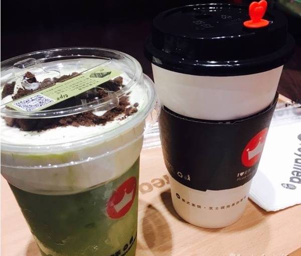 奥利奥美芝芝可可上面一大层芝士可可味很浓,抹茶口味的奶油味也很足