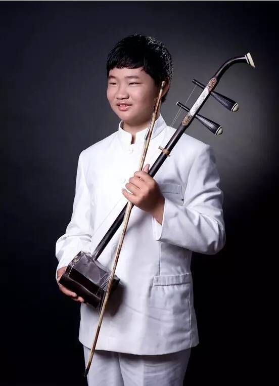 荣获2015年,2016年两届十佳街头艺人 凭着一把二胡在街头演绎17年 一