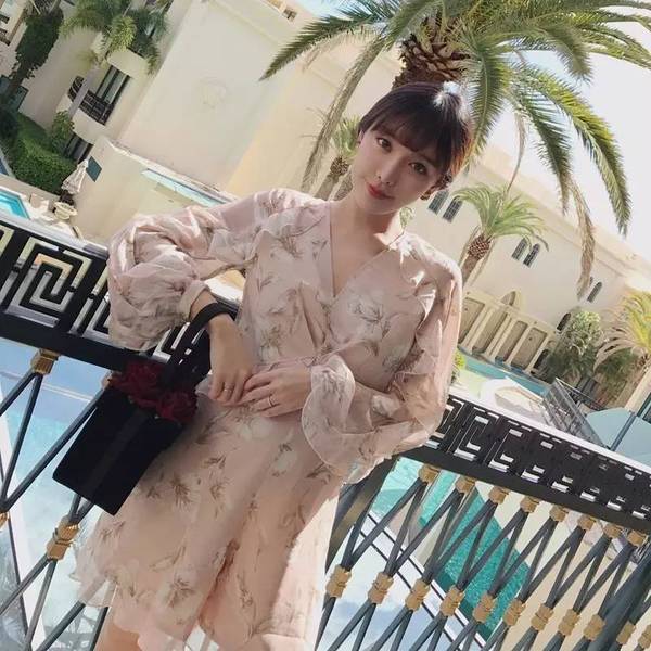 左右                vcruan阮维希