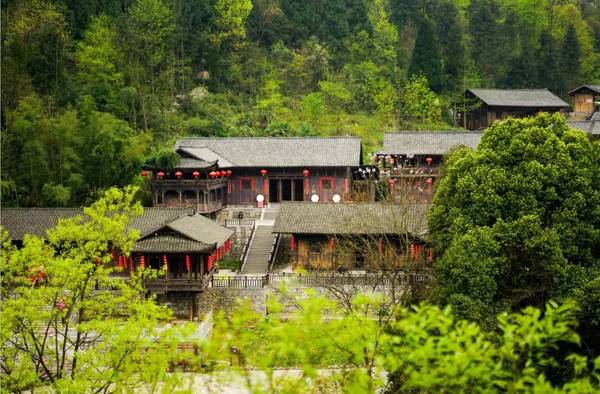 唱山歌住吊脚楼,去重庆这个绝美古寨,做一回土家苗家原住民!