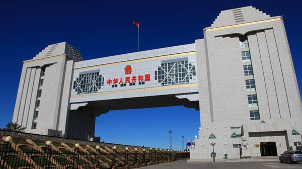 策马扬鞭,投入呼伦贝尔大草原的怀抱