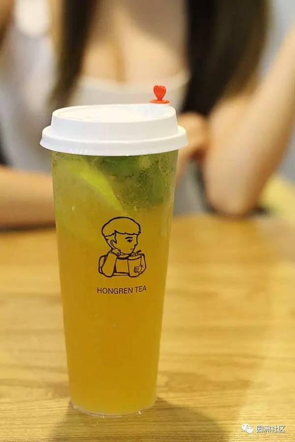 作为奶茶狂热爱好者,小编三心二意的也喜欢蛋糕奶茶, 蛋糕奶茶是红人