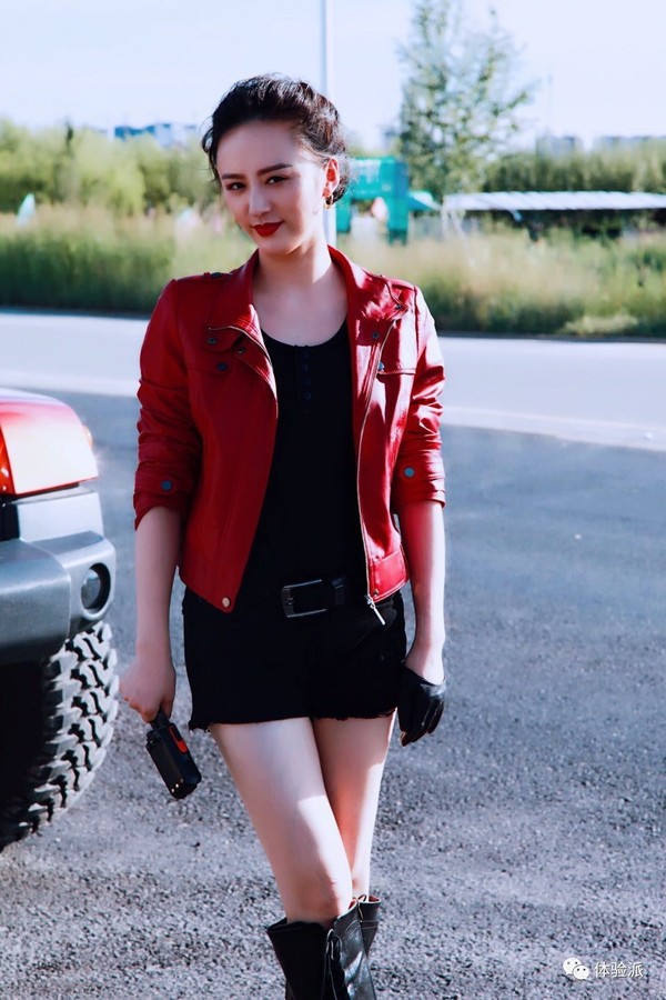 朱莉 饰演者:赵叶索