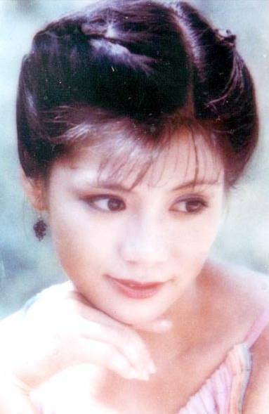 翁美玲还服药 自杀过,这其实能从一个侧面反应出,翁美玲对感情太过于