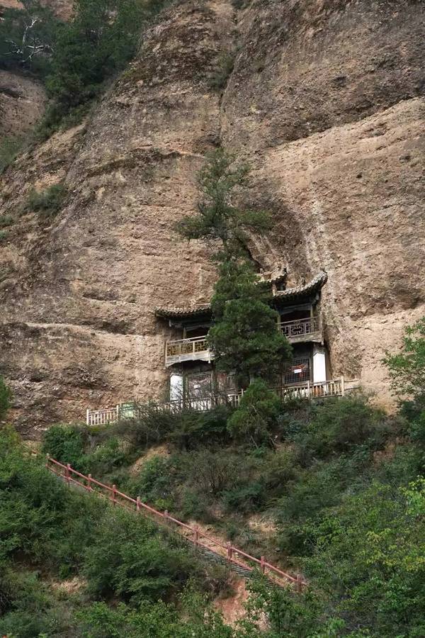 丝路佛光-武山木梯寺石窟