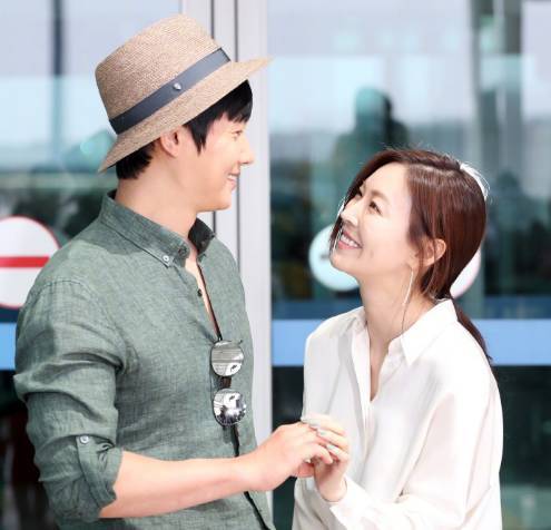 当然,还有 朴有天和他的圈外人准老婆, 姜gray和他的圈外人准老婆.