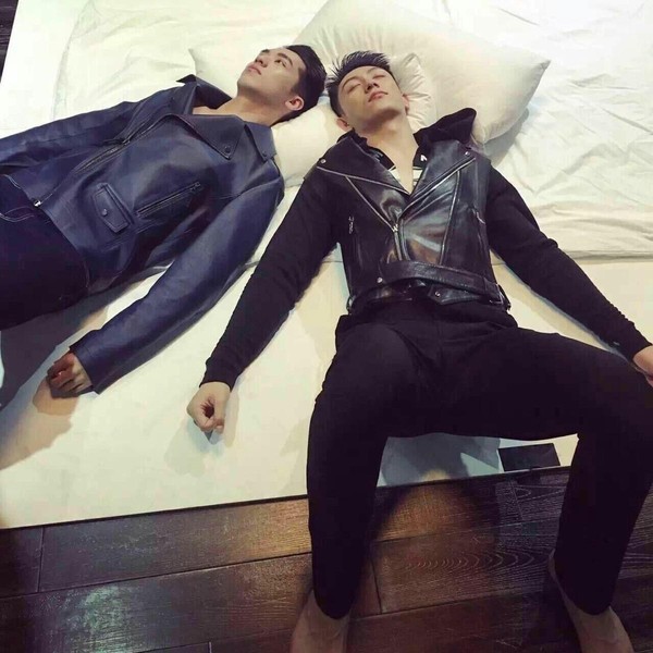 后许魏洲和黄景瑜在网络上已经很少有互动,似乎想消除"捆绑"印象,从