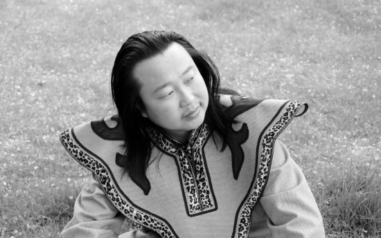 这是一首饱含着浓浓亲情的歌曲,成格尔作品《思念》