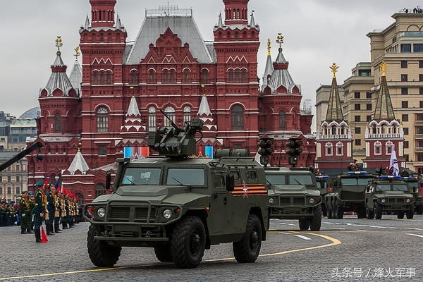 俄军2017阅兵新装备不多 全靠极地武器撑场面
