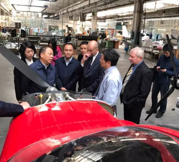 万勇市长考察卓尔航空工业捷克飞机制造公司