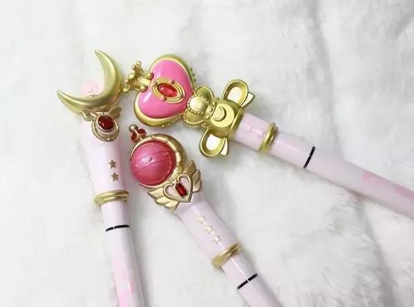 creerbeaute蜜粉盒 美少女战士变身器,就凭精致的包装就已经成功迷倒