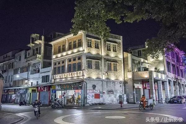 对许多江门人来说,十里长堤,常安路,墟顶街,中华旅店等等,这些不仅仅