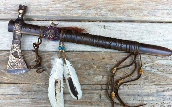 最早印第安战斧是从樵斧登舰斧发展来的.