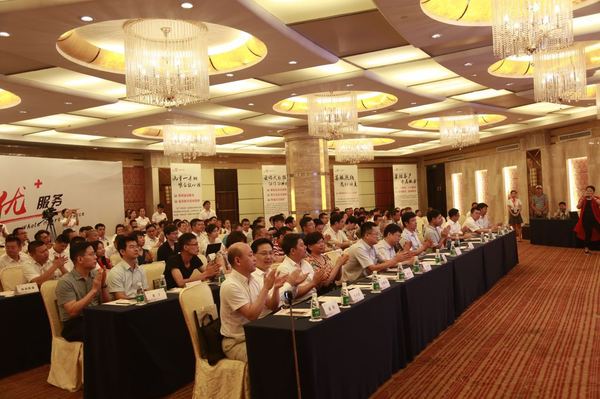 海南联通总经理郝立谦坦言,高标准的八项承诺实际上针对的都是当前