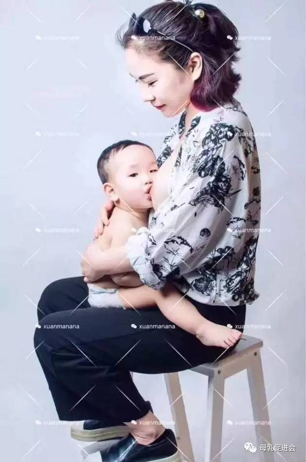 92张妈妈哺乳的照片,看着看着就笑了,笑着笑着就哭了