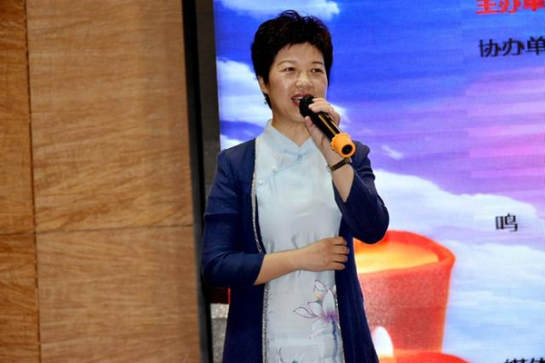 南阳电视台三频道运营总监张小玲讲话