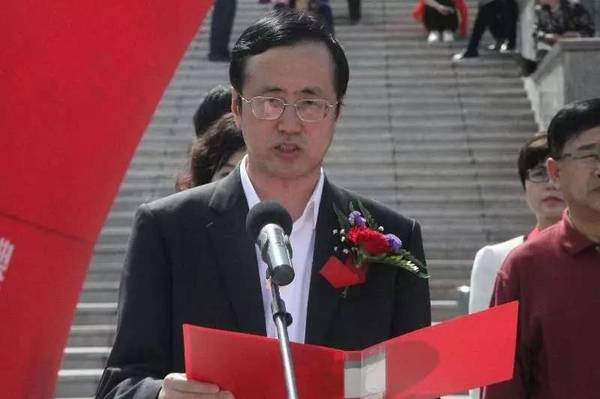 漠河县委书记白永清对摄影家表示欢迎