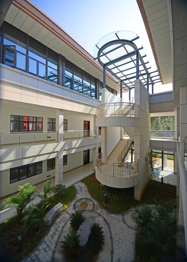 开卷成佳景 | 走进新华都商学院