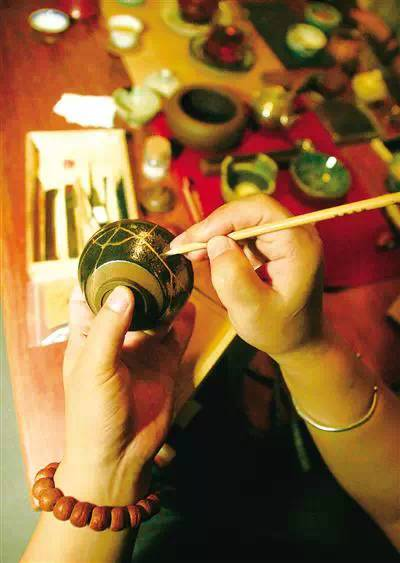 你在故宫修文物,我用这个修瓷器