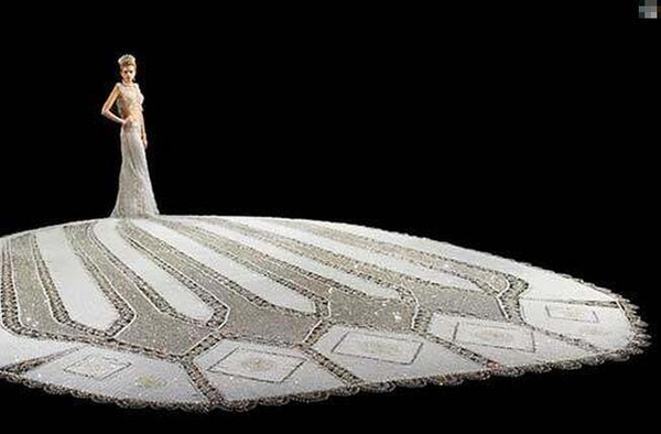 这是用250公尺的人类头发做成的婚纱,咦.想想还真有点可怕