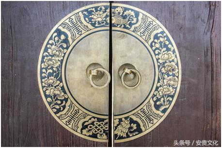 门环又称为"铺首",确切的说,铺首只是门环的底