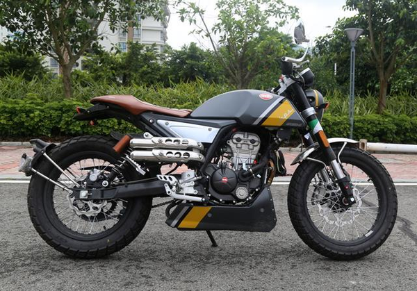 双响炮排尾设计 比亚乔复古赛车cr 150高清图赏