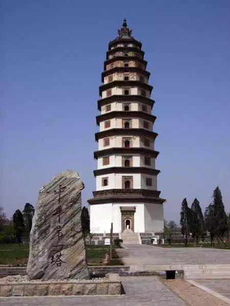 除此之外还有定州手掰肠,定州新宗熏肉等独具特色的美食.