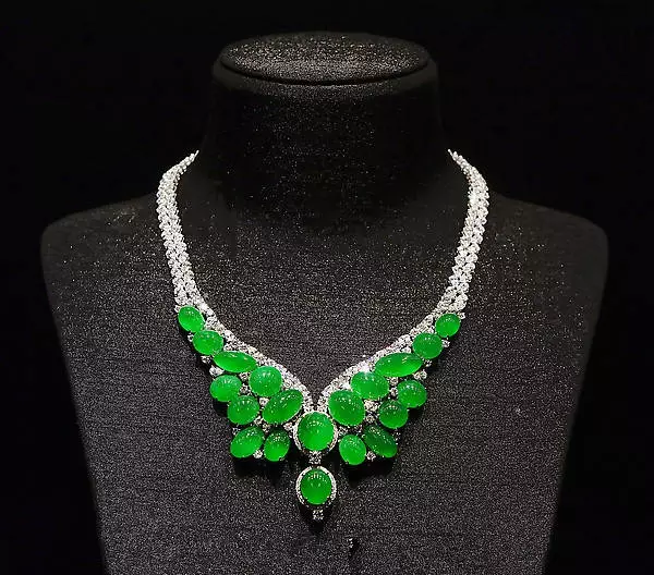 亿万极品翡翠项链,非常罕见,美翻了