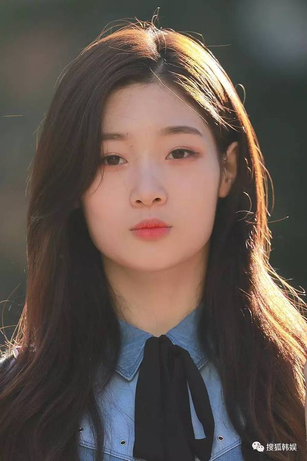 twice朝气亮相《音银》上班路 dia抱大熊为成员恩彩庆生